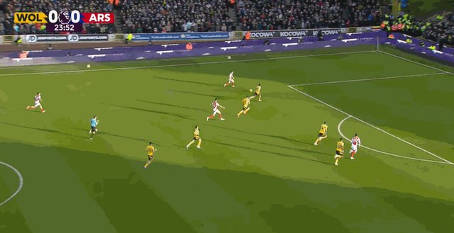 1737834304453046143.gif 哈弗茨头球2.gif